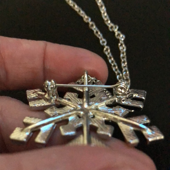 Snowflake pendant necklace - Picture 8 of 8